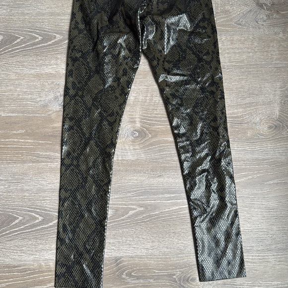 Commando Faux Leather Animal Legging in Moss Snake Small - Picture 13 of 13